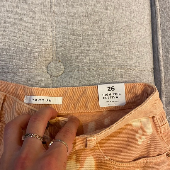 Pacsun shorts never worn - too big/ not my style - Picture 3 of 5